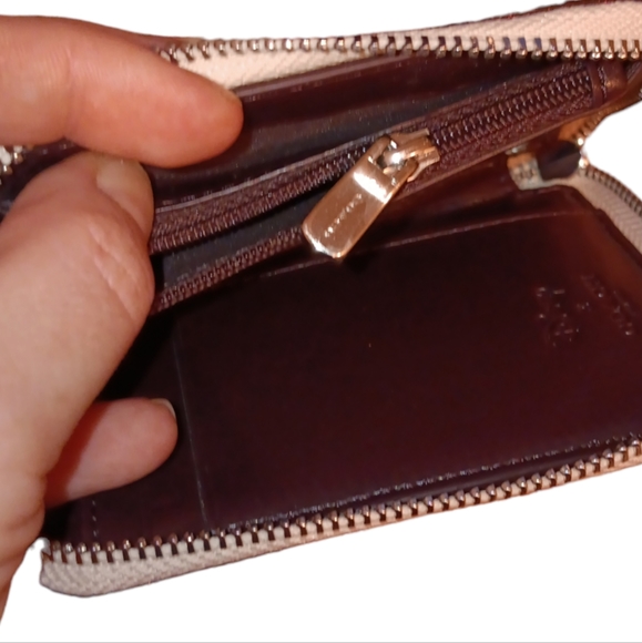 EUC Coach Minnie Mouse Wallet limited edition - Picture 4 of 4